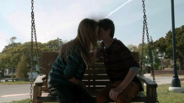 under-the-dome-1x05-blue-on-blue